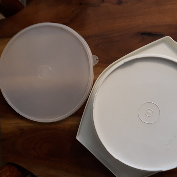 Tupperware bowl - Picture 3 of 4